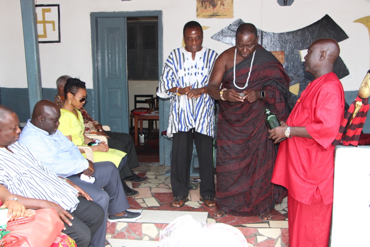 The Chiefs of the constituency said a prayer for Dr Zanetor Rawlings (yellow) after her donation.