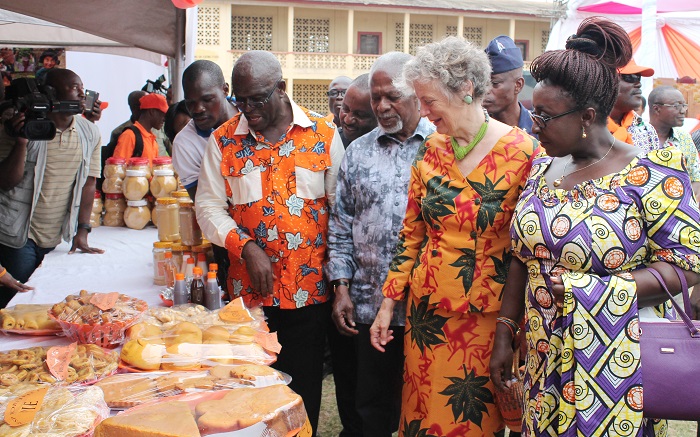 Mr Emmanuel Dartey (left), CEO of Edarkey and Associates, Mr Kofi Annan (2nd left), former Secretary-General of the United Nations (UN), and wife, Mrs Nane Annan (2nd right), Mrs Dzifa Gomashie (right), Deputy Minister of Tourism, Culture and Creative Arts, taking a tour of the exhibition. Picture: MAXWELL OCLOO