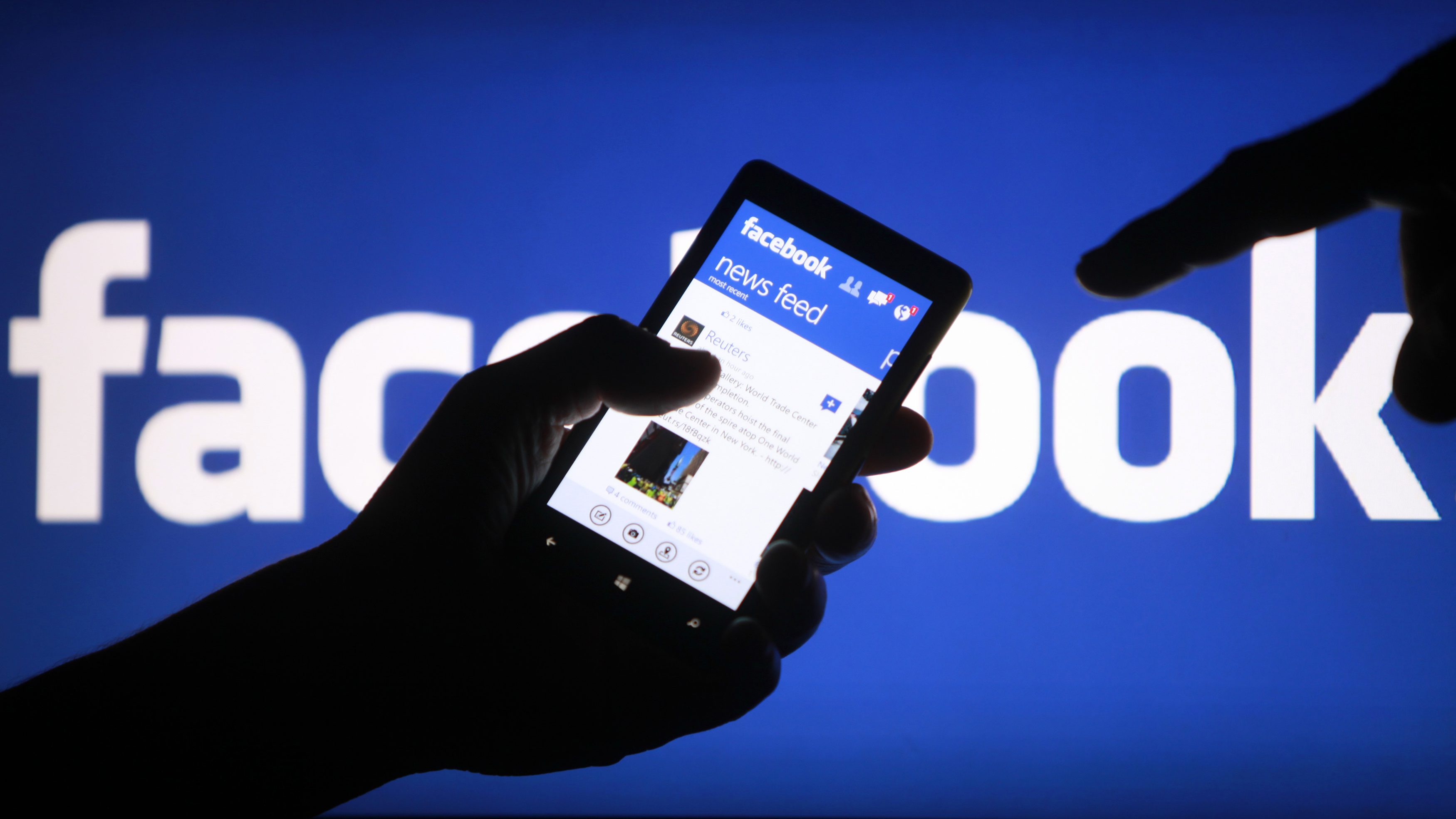 10 Ways Facebook is trying to ruin your dating life