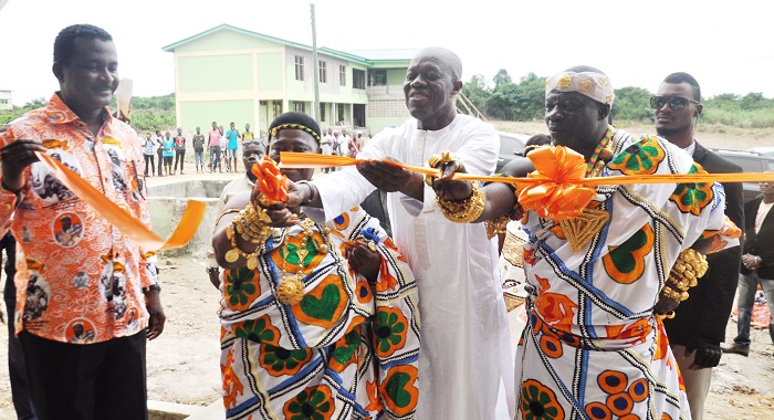 Vice-President Amissah-Arthur being assisted by Daasebre Kwebu Ewusi VII, to the tape to inaugurate the new school project. Also in the picture include Mr Kweku Ricketts-Hagan (left), the Central Regional Minister   