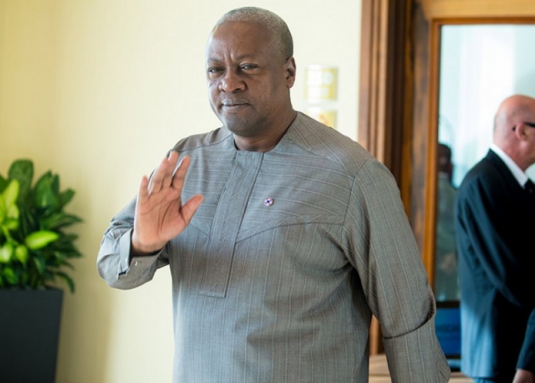 Mahama off to Gambia for mediation talks 