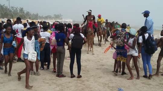 Merry makers throng La Beach on Boxing Day