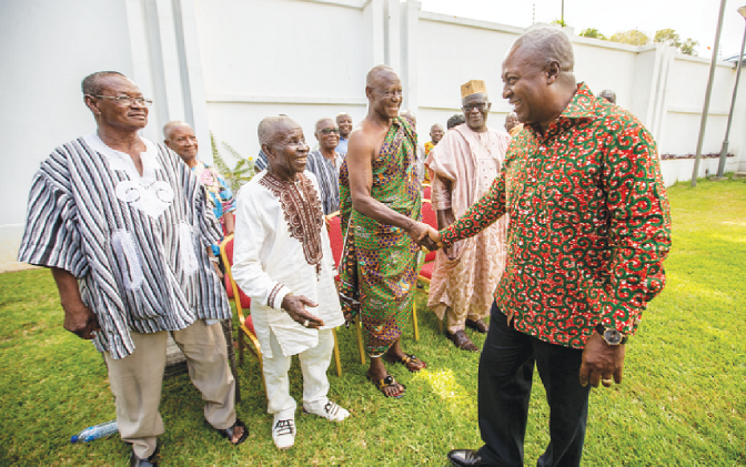  President Mahama interacting with leaders of the Cocoa, Coffee and Sheanut Farmers Association when the team called on him at his residence