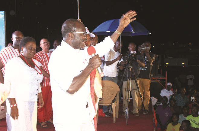 Dr Nduom addressing the supporters at Abura. Picture: GABRIEL AHIABOR