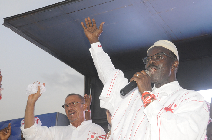 Dr Papa Kwesi Nduom  addressing the final rally at Elmina. Picture: GABRIEL AHIABOR