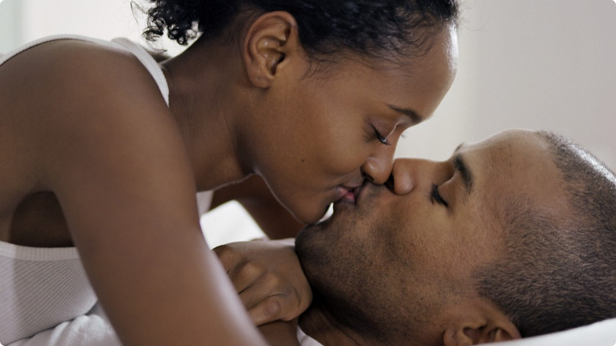 10 Things guys secretly hate about kissing