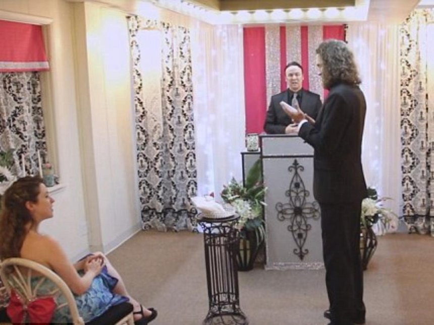 Man says ‘I do’  to his smartphone