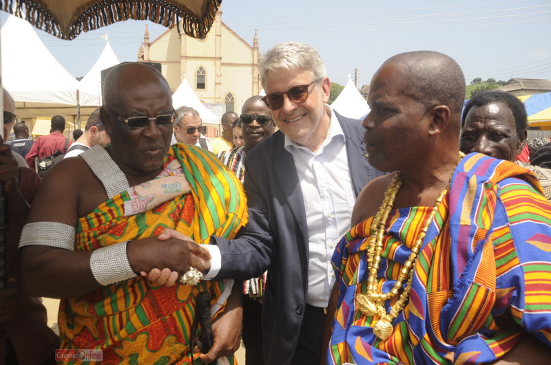 Mr Giovanni Tumbiolo, President of Fish Production District of Mazara Del Vallo in a handshake with Nana Edu Affirim X (3rd right), Chief of Apam during a visit to the Apam landing beach.