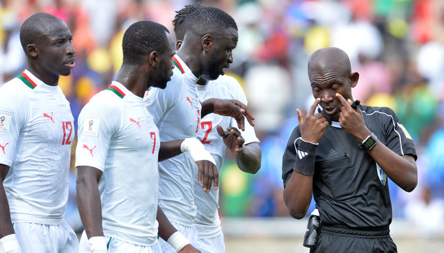 POLOKWANE, SOUTH AFRICA - NOVEMBER 12: Referee Joseph Lamptey argue with Senegal players during the 2018 FIFA World Cup Qualifier match between South Africa and Senegal at Peter Mokaba Stadium on November 12, 2016 in Polokwane, South Africa. (Photo by Lefty Shivambu/Gallo Images)