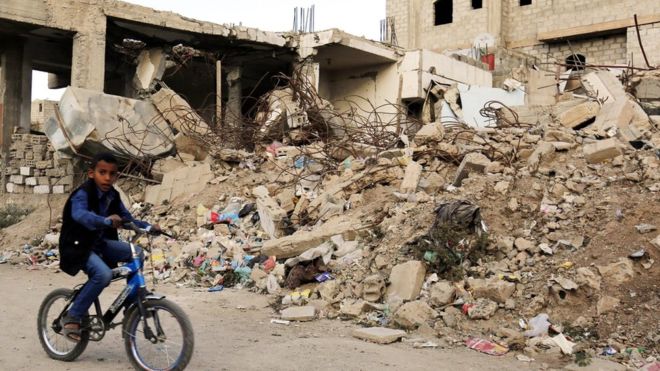 Yemen conflict: Air strike 'kills 12 civilians'
