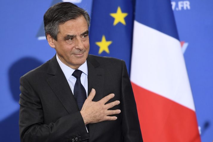 France presidential race: Fillon wins conservative candidacy