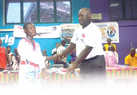 Master Norbert Amefu presenting the bicycle to master Awua Boateng after his feat.