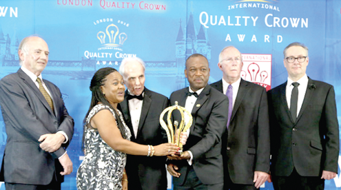 Dr Kingsley Tettey (3rd from right), Founder/CEO and MD of the Lapaz Community Hospital, receiving the award from Mr Jose E. Prieto (3rd from left), President of BID