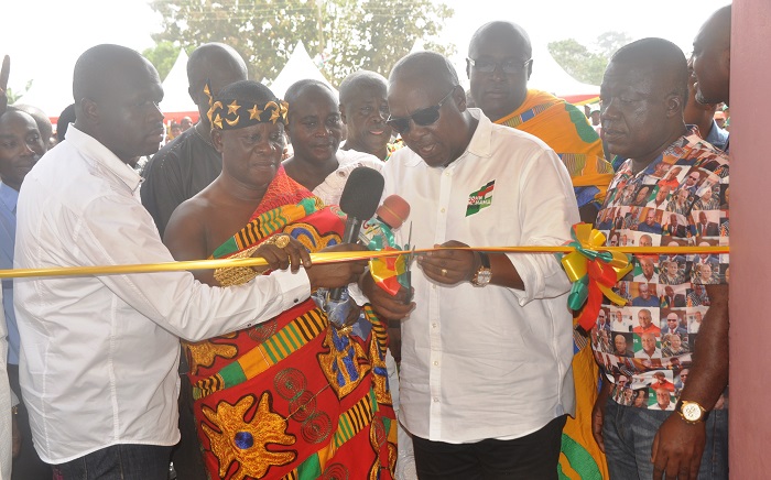 President John Dramani Mahama (2nd right), cutting a tape to inaugurate the Parkuso Community Day School. Pictures: EMMANUEL BAAH