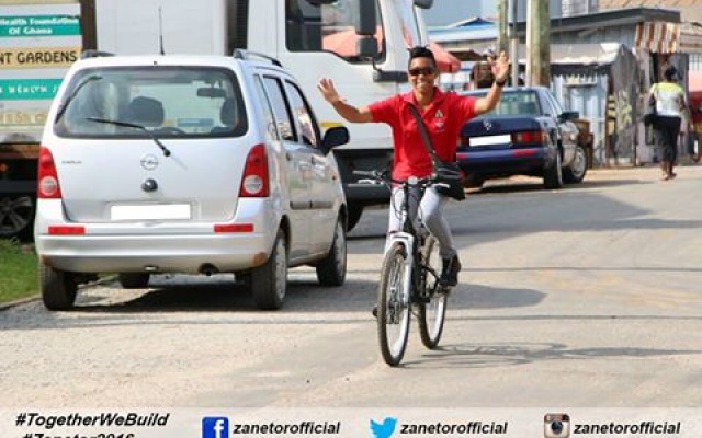 Zenator campaigns on a bicycle (PHOTOS)