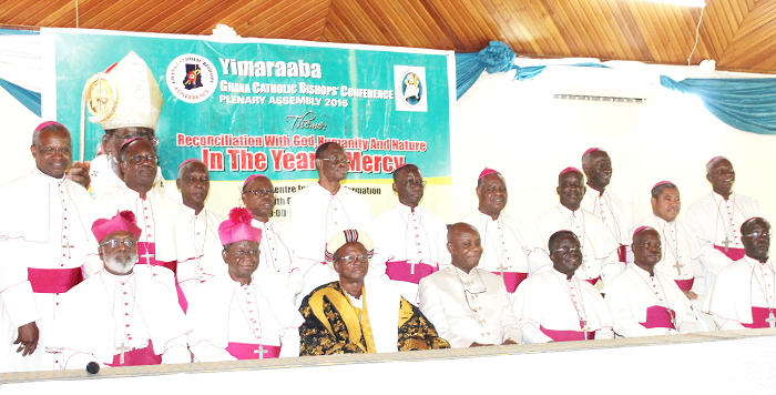 The Bishops with the regent of Dagbon, Kampakuya-Naa Abdulai Andani