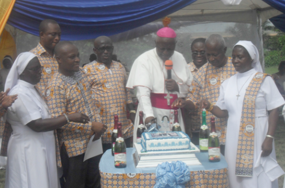 Bishop Afrifah-Agyekum, with support from other dignitaries, cutting the anniversary cake