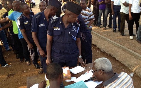 Ghana Policeman voting
