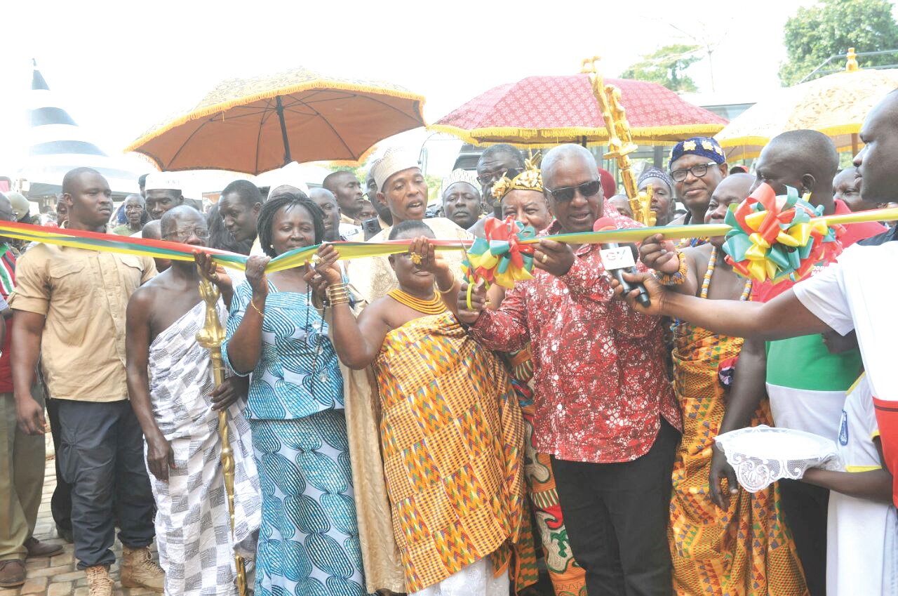 Prez Mahama inaugurates Community SHS at Kwahu-Fodoa