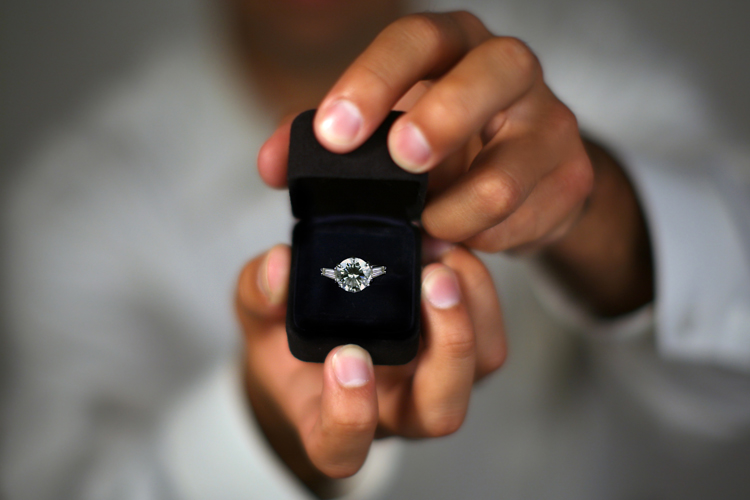 9 Guys share the questions they asked themselves before proposing
