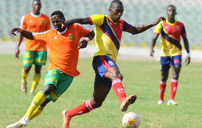 Hearts of Oak’s Kenneth Okoro gains the upperhand during a tussle with Nicholas Gyan of Dwarfs