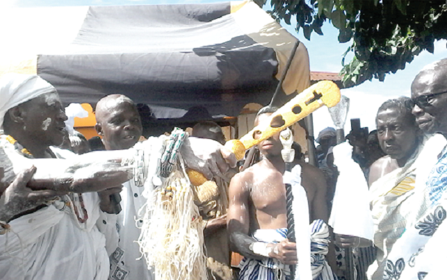  Togbega Adiko VI swearing an oath to his people