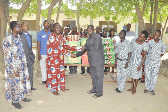 The President of Accra Presbytery Men’s Ministry of the GEC, Mr George Hamenu, presenting the items to a representative of the school