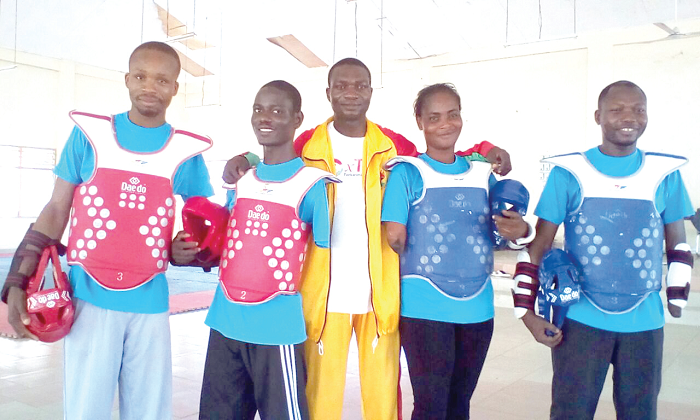 The para-taekwondo team in the company of coach Adom Mensah Latse (middle)