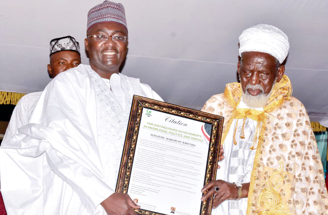 Sheikh Osman Nuhu Sharubutu (right), the Chief Imam, presenting a citation to Vice-President Alhaji Mahamudu Bawumia during the ceremony