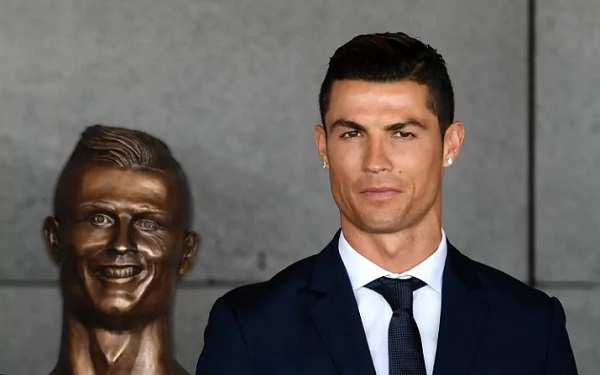 Ronaldo unveils \'horrifying\' bronze bust of himself as airport is named after him