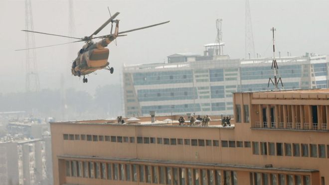 Afghanistan: IS gunmen dressed as medics attack hospital