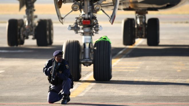 Robbers 'pose as police' in Johannesburg airport heist