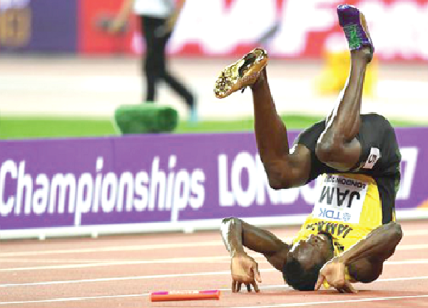 Usain Bolt tumbles after suffering muscle pull