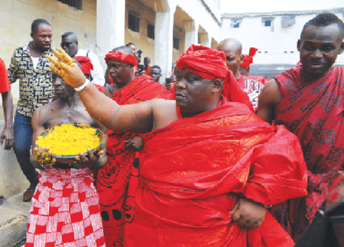 Nii Ayi Bonte II, sprinkling the “kpoikpoi” at the Ussher Fort in Accra 