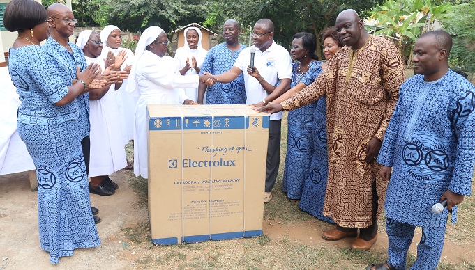 Worthy Bro Ambrose Yennah (5th right) presenting a washing machine to Rev. Sis. Rita Teye (3rd left), Handmaid of the Divine Redeemer of Accra. With them are some Marshallans and nuns. Picture: SAMUEL TEI ADANO