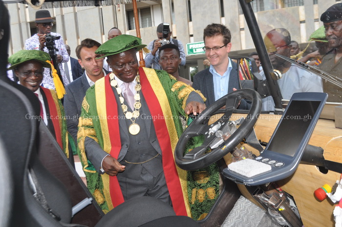 The Asantehene, Otumfuo Osei Tutu II, inspecting the Solar-powered electric drivetrain Pick Up manufactured by students of the College of Engineering of the Kwame Nkrumah Science and Technology(KNUST). 