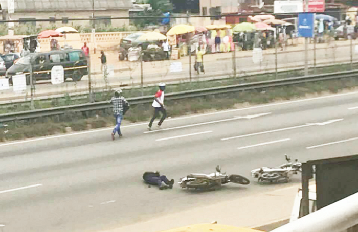 • The two suspected robbers running away leaving behind their motorbikes after shooting the policemen