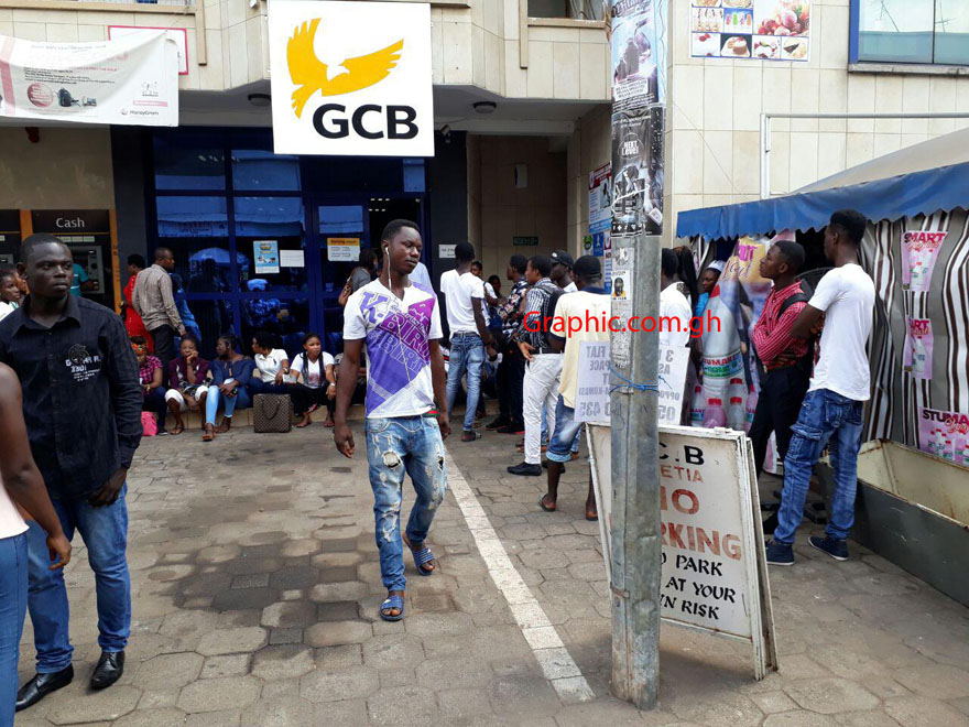 Mad rush for police recruitment forms at GCB Bank