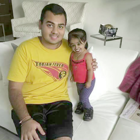 Jyoti Amge (right) with her husband