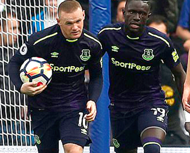 Rooney saves  Everton from defeat