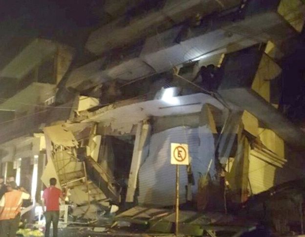  A collapsed building in the town of Matias Romero in Mexico's Oaxaca state 