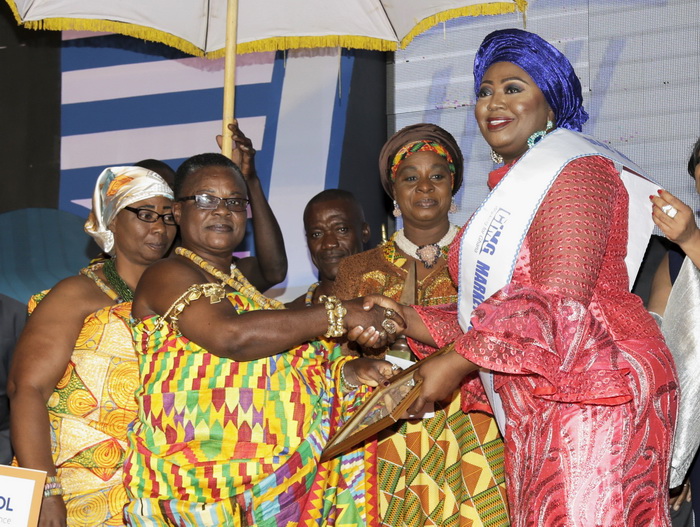Nana Adwoa Gyamfua II (left), Queen of the Kwahu Traditional Area, presenting the Marketing Woman of the Year 2016 award to Mrs Abiola Bawuah (right), CEO, UBA Ghana