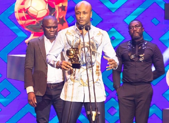 Andre Ayew with his award