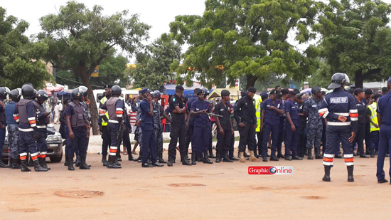Police get ready for ICU demonstration in Tema1