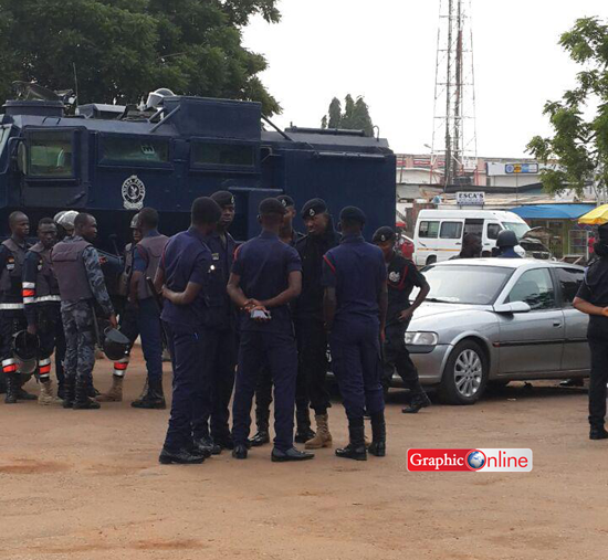 Police get ready for ICU demonstration in Tema4