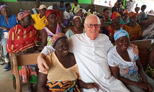 Fr. Andrew Campbell with persons suffering from leprosy 