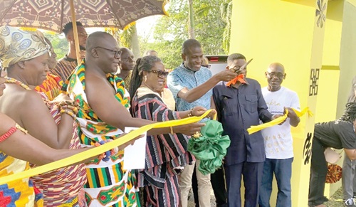 Mark Okraku-Mantey (3rd from right), Deputy Minister of Tourism, Arts and Culture, assisted by Dr Afua Asabea Asare (4th from right), CEO, GEPA; John-Hawkings Asiedu (2nd from right), Technical Advisor to the Minister of Trade and Industry; traditional leaders and other dignitaries to cut the tape to open the show