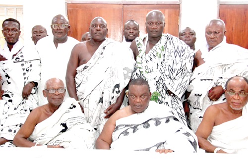 Nii Ayi-Bonte II (seated middle), the Gbese Mantse, with Nii Ayi Odum Wulu I (2nd from right-back row), Nii Ayi Kotofai I (3rd from left-back row) and some elders of the Gbese Stool