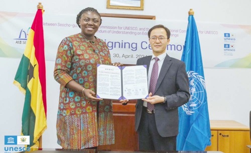  Ama Serwah Nerquaye-Tetteh (left), Secretary-General of the Ghana Commission for UNESCO, with Park Jeawone, Deputy Mayor of Seocho-gu City, Korea, displaying the signed MoU
