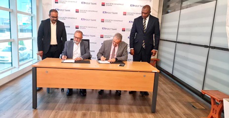 Ashok Mohinani (2nd from left), CEO of Polytank Ghana Limited, and Hakim Ouzzani (2nd from right), MD of SG Ghana, signing the agreement